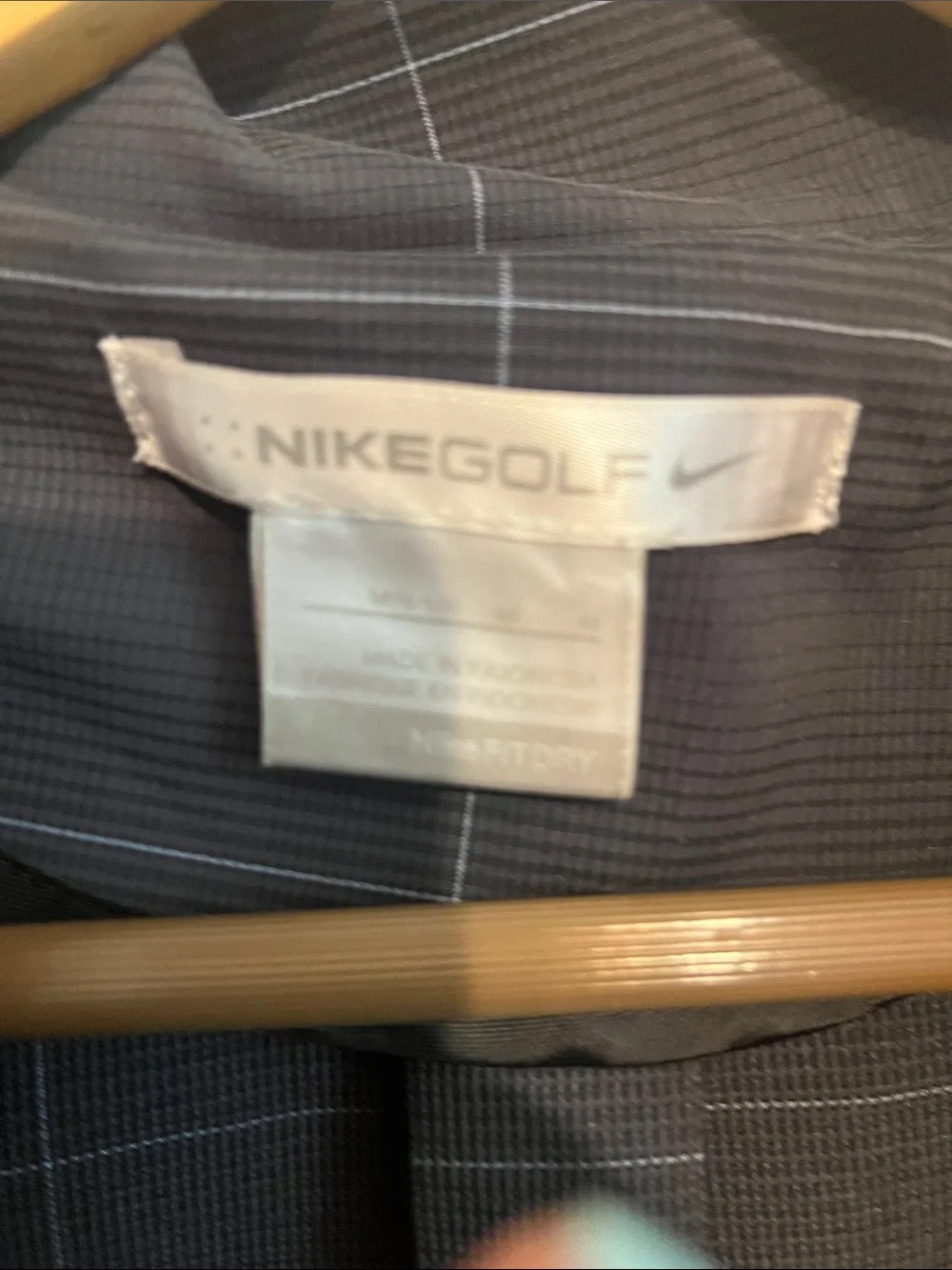 Nike ladies Black and Gray Watchplaid Lightweight Zip Front Golf Jacket